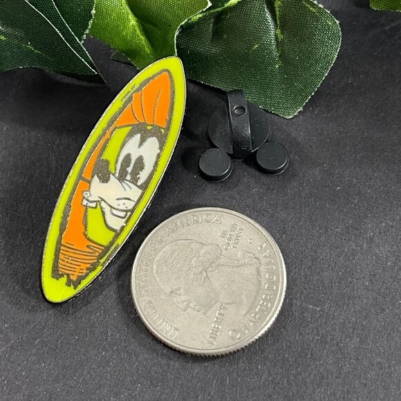 Disney Goofy Trading Pin Surfboard Lapel Pin Badge Brooch Accessories Jewelry - Picture 3 of 8